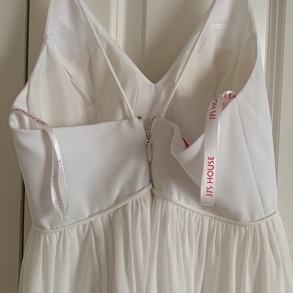 White gown - Picture 3 of 5